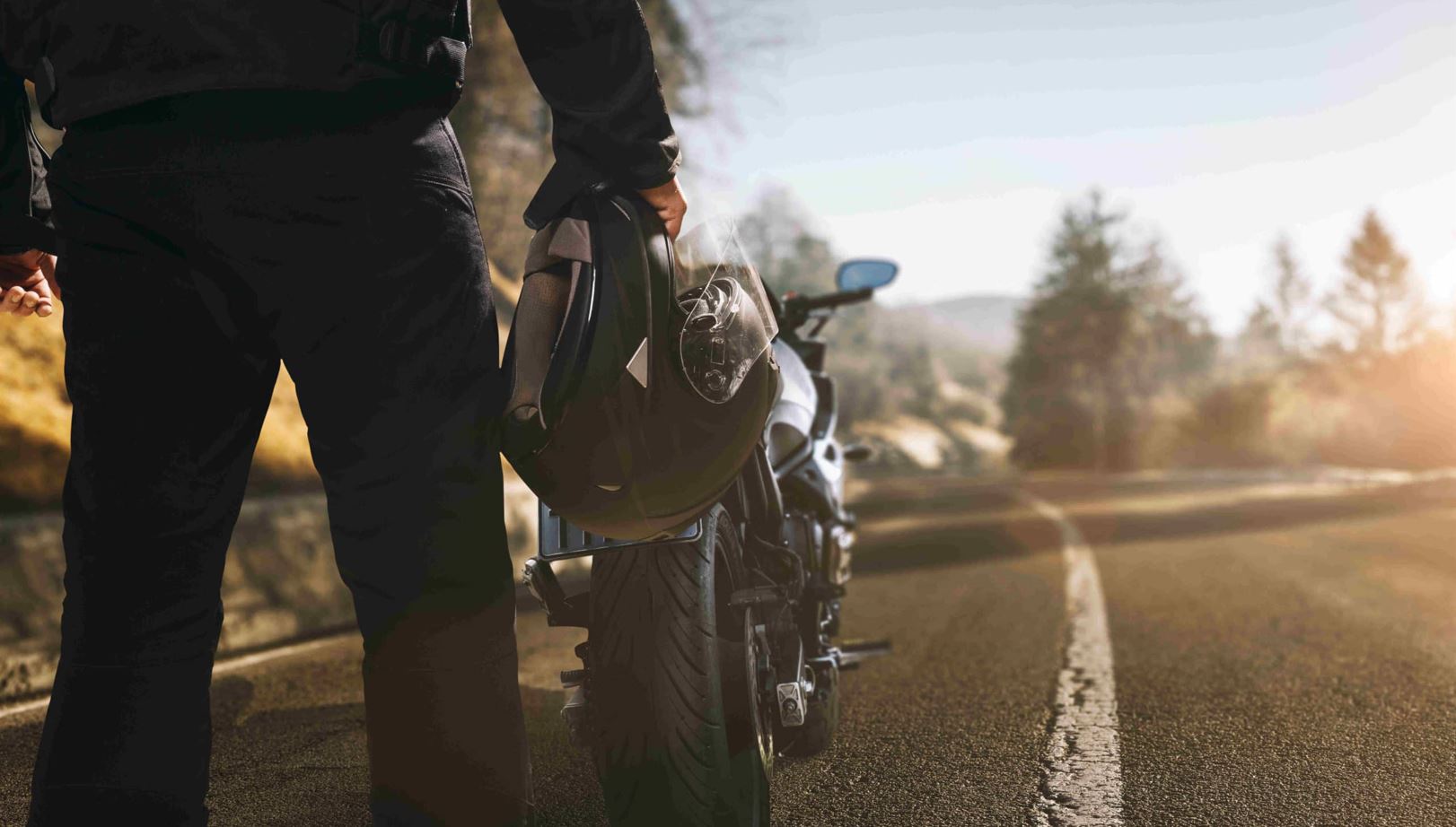 Durée de vie d'un casque moto : quand faut-il le changer ? - Balades Moto :  Roulez sur les meilleurs promenades à moto