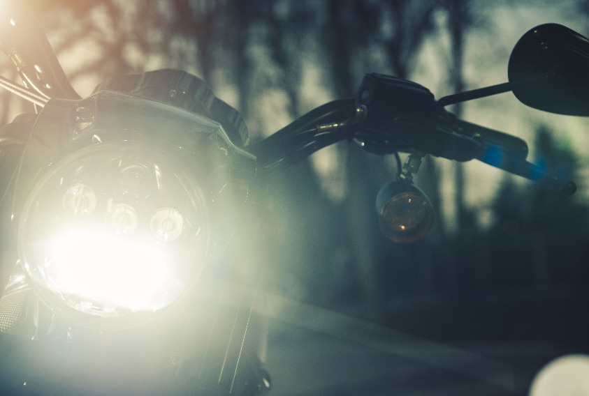 Quels avantages l'éclairage LED apporte-t-il aux motos et quads ?